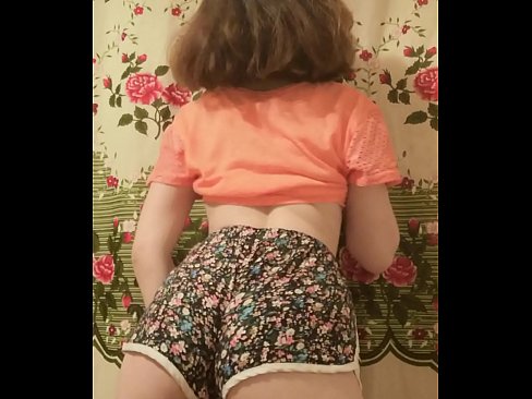 ❤️ Garota jovem e sexy tirando seus shorts da câmera ❤❌ Porno em nós