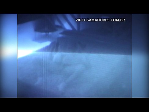 ❤️ Marido filma esposa fodendo o vizinho e descobre que ele é um cornudo ❤❌ Porno em nós