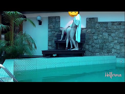 ❤️ Chefe convida empregada para a piscina, mas não conseguiu resistir a um ❤❌ Porno em nós